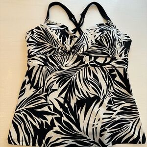 Title Nine Underwire tankini top swimsuit tags on